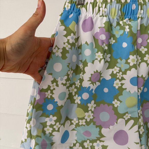 Retro vintage flower power jogger athletic shorts - Picture 2 of 3